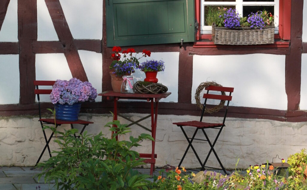 Das Foto zeigt Klapp-Gartenmöbel